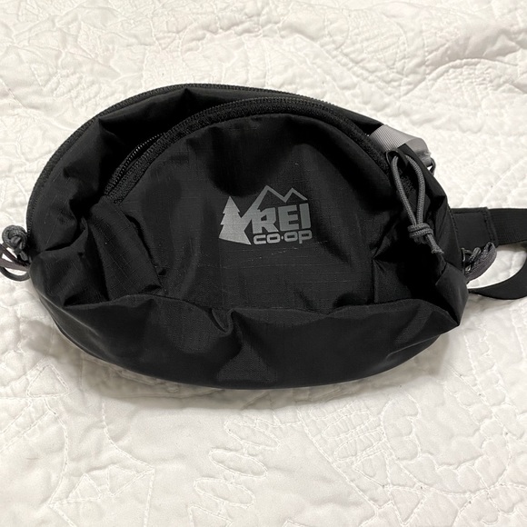 REI Handbags - REI accessory bag